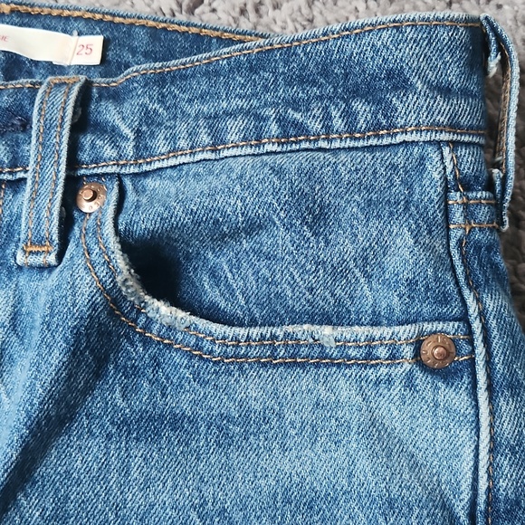 Levis Wedgie Bundle - Picture 7 of 8